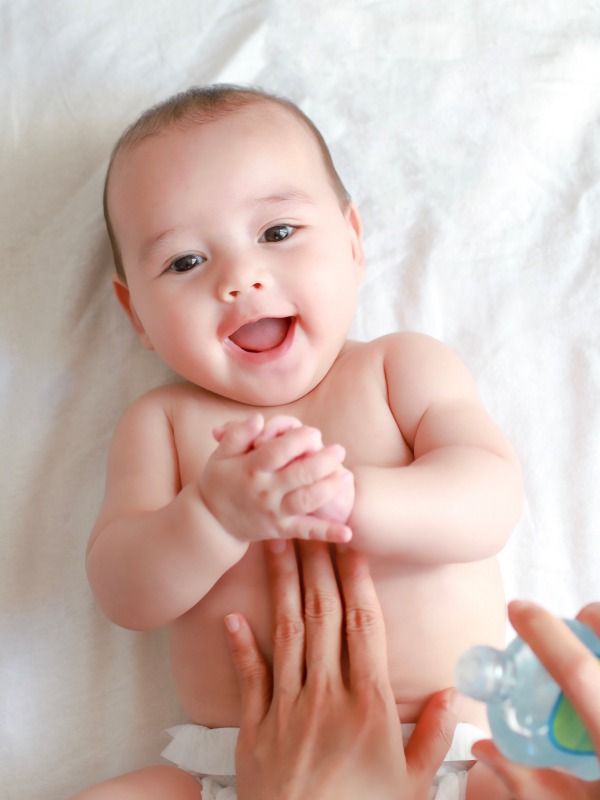 Beragam manfaat memijat bayi Foto: Shutterstock