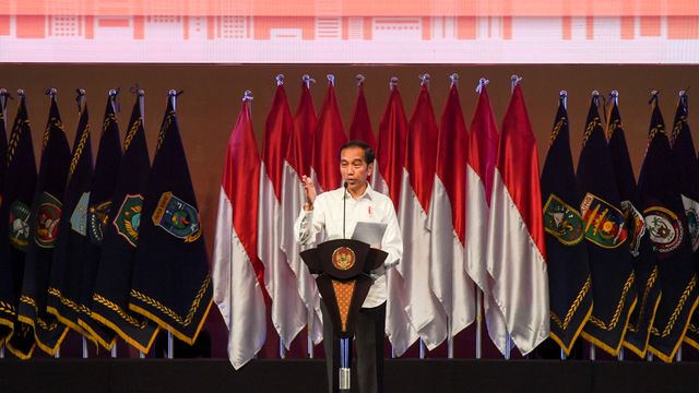 Presiden Joko Widodo memberikan pengarahan pada Rapat Koordinasi Nasional Penanggulangan Bencana Tahun 2020. Foto: ANTARA FOTO/Hafidz Mubarak A