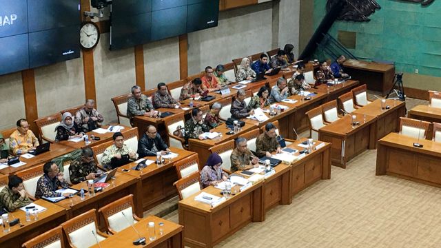 Rapat kerja Komisi XI DPR RI dengan OJK di Kompleks Parlemen, Senayan, Jakarta, Selasa (4/2). Foto: Nicha Muslimawati/kumparan