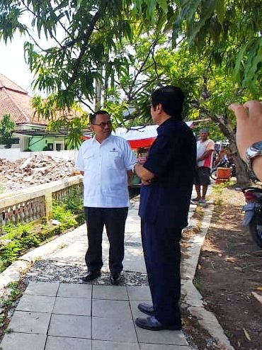 Sekjen PMI Sudirman Said (kiri) didampingi Ketua PMI Kota Cirebon dr. H. Edial Sanif. Foto: Dok. Istimewa
