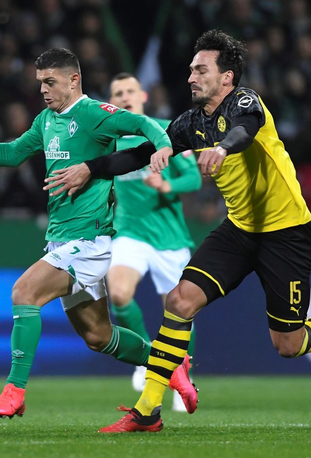 Pertandingan DFB Pokal antara Borussia Dortmund dan Werder Bremen.  Foto: REUTERS/Fabian Bimmer