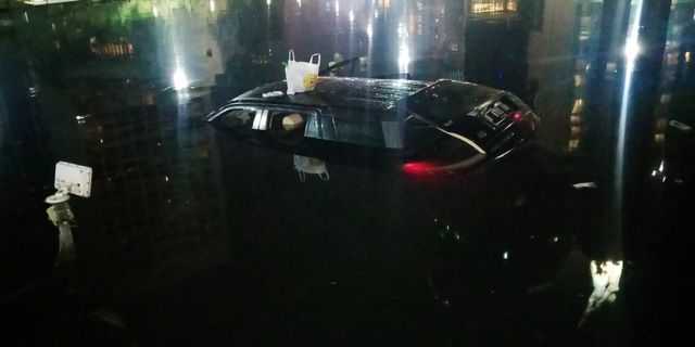 Polisi Belum Periksa Pengemudi Land Rover yang Tercebur di Bundaran HI (437628)