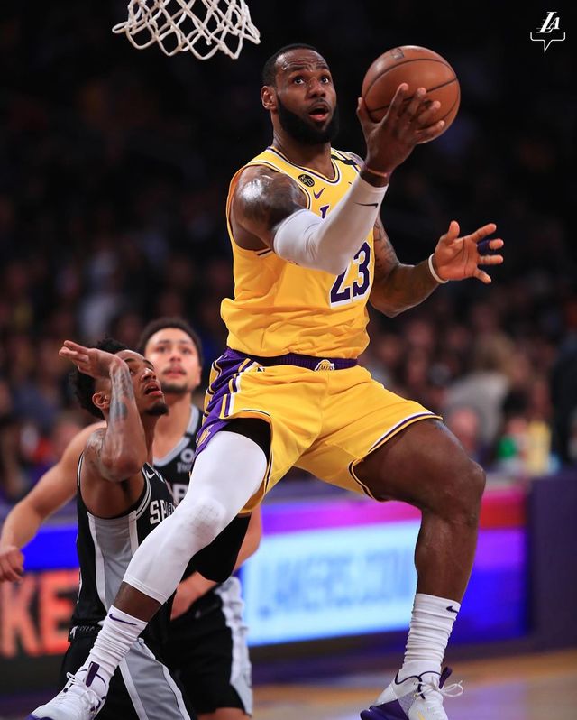 LeBron James jadi pahlawan Lakers di laga versus Spurs, Rabu (5/2/2020). Foto: Instagram/Los Angeles Lakers