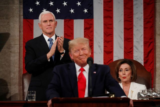 Nancy Pelosi robek naskah pidato Donald Trump