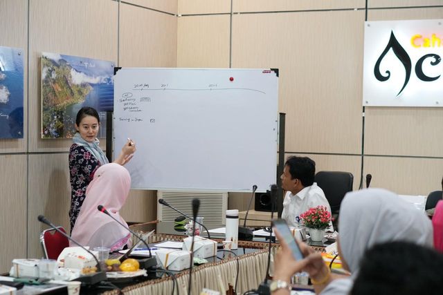 Sekretaris Dinas Kebudayaan dan Pariwisata Aceh menerima kunjungan JICA di kantornya, Banda Aceh, Rabu (5/2). Foto: Dok. Disbudpar Aceh