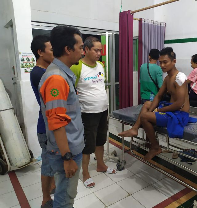 Korban kecelakaan lalu lintas menjalani perawatan medis di RS.Wirasakti Kupang. Foto: istimewa. 