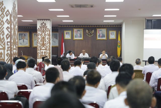 Rapat sinkronisasi data kependudukan untuk mengatasi permasalahan kemiskinan di Lampung, Rabu (5/2) | Foto : Adpim Pemprov Lampung