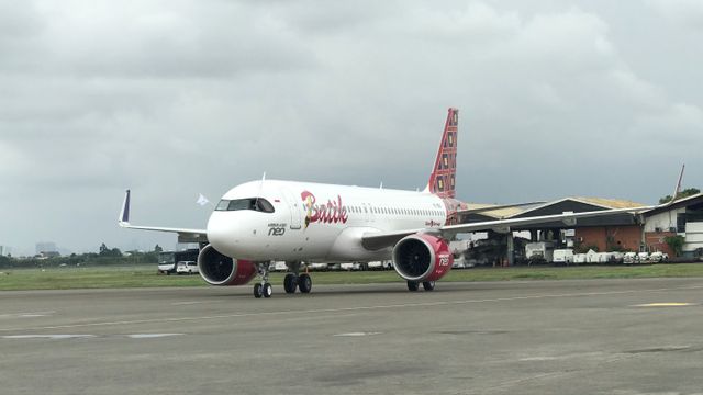 Pesawat baru milik Batik Air tipe Airbus 320 Neo di Bandara Soetta, Tangerang, Kamis (6/2). Foto: Abdul Latif/kumparan 