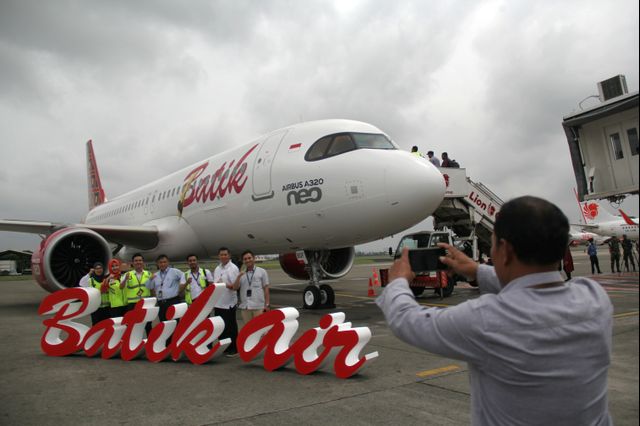 Foto Melihat Pesawat Baru Airbus A320 Neo Milik Batik Air Kumparan Com