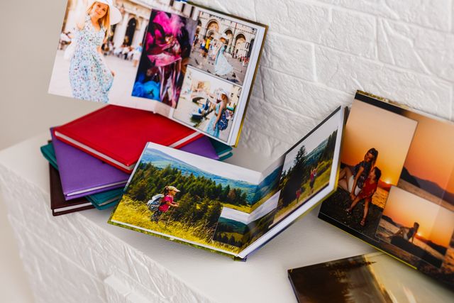 Ilustrasi album foto traveling Foto: Shutter Stock