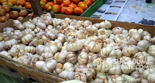 Harga komoditas bawang putih di PSM Cicurug Kabupaten Sukabumi naik jadi Rp 60.000 per kilogram. | Sumber Foto:Syahrul Himawan