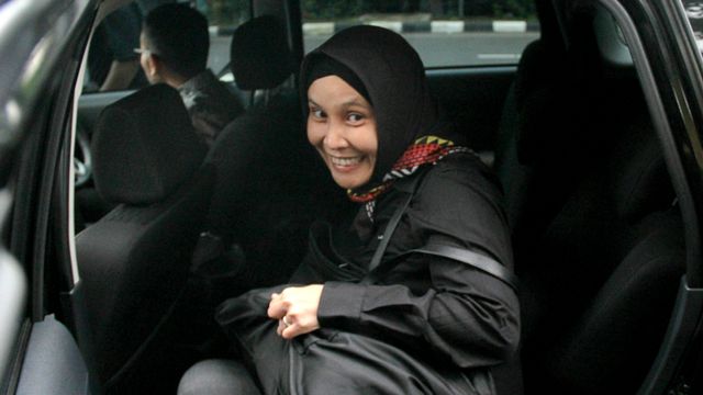 Anggota DPR RI, Riezky Aprilia, memasuki mobil usai menjalani pemeriksaan KPK, Jakarta, Jumat (7/2/2020). Foto: Nugroho Sejati/kumparan