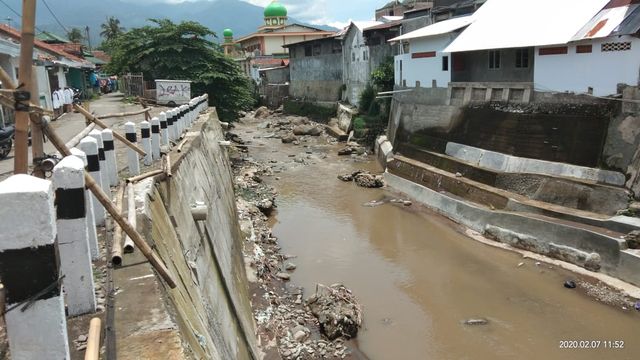 Kawasan sempadan Sungai Erang, Bumiayu. (Foto: Reza Abineri)