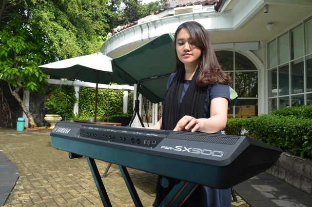 com-Keyboard Yamaha PSR-SX900. Foto: Maharani Sagita/kumparan