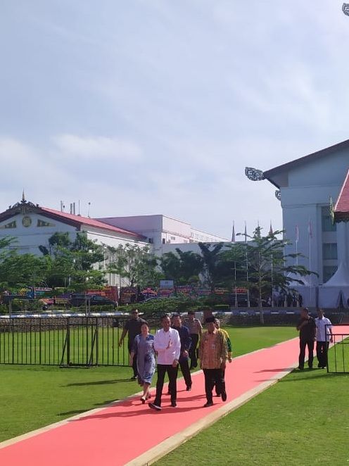Presiden Joko Widodo didampingi Ketua DPR Puan Maharani dan Ketua MPR Bambang Soesatyo menghadiri peringatan HPN 2020 di Banjarbaru, Kalimantan Selatan.  Foto: Maulana Ramadhan/kumparan 