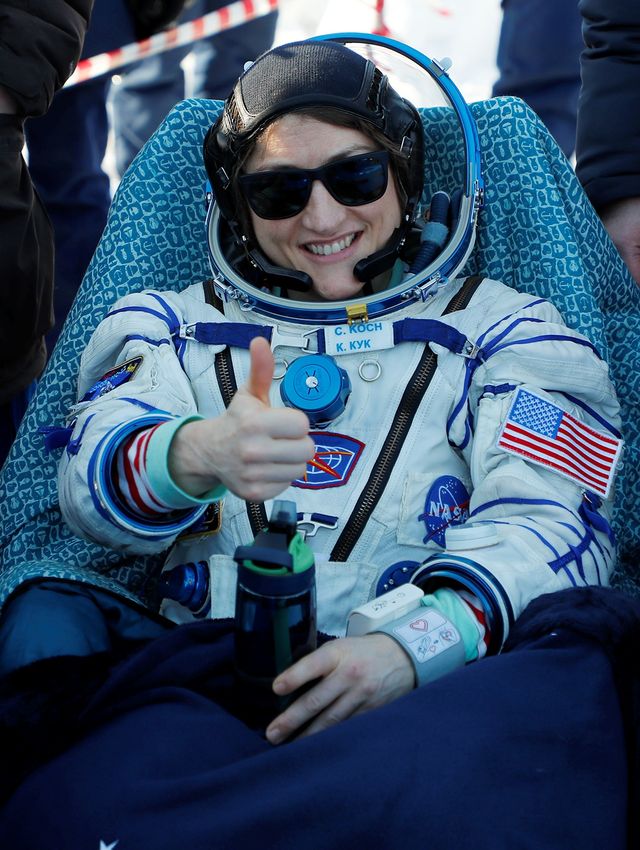 Astronot NASA Christina Koch usai turun dari kapsul Soyuz MS-13 di Dzhezkazgan, Kazakhstan. Foto: AFP/SERGEI ILNITSKY