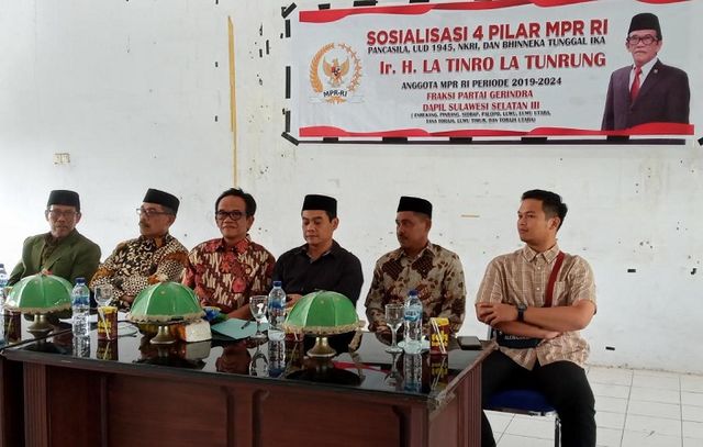 Anggota MPR RI Ir La Tinro La Tunrung saat mengisi Kuliah Umum  di Kampus Darud Da'wah wal Irsyad (DDI) Kabupaten Pinrang, (Makassar Indeks/Rudi).