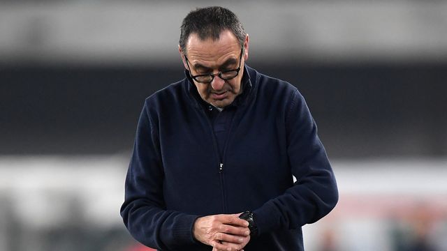 Maurizio Sarri kecewa Juventus tampil asal-asalan di laga melawan Verona. Foto: Reuters/Alberto Lingria