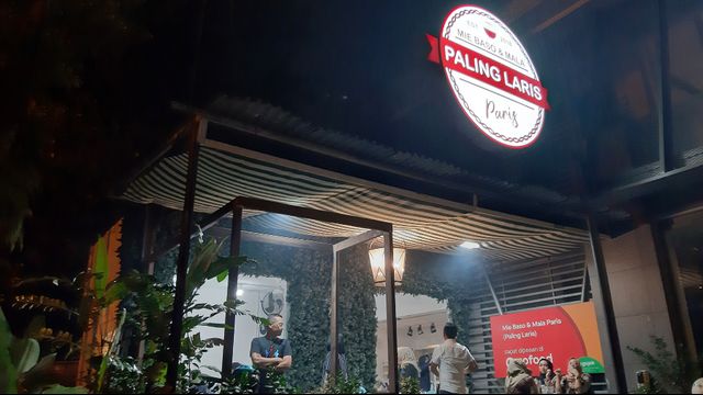 Kuliner Pedas 'Mie Baso Paris' di Bandung yang Bikin Ketagihan (846415)