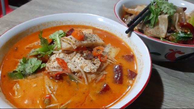 Kuliner Pedas 'Mie Baso Paris' di Bandung yang Bikin Ketagihan (846418)