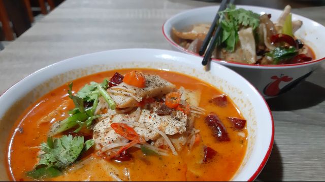 Kuliner Pedas 'Mie Baso Paris' di Bandung yang Bikin Ketagihan (846422)