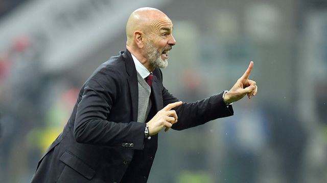 Pelatih Milan, Stefano Pioli, di Derby della Madonnina. Foto: Reuters/Daniele Mascolo