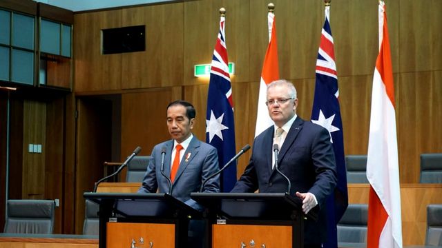 Presiden Jokowi dan PM Australia Scott Morrison menggelar pernyataan pers bersama terkait kerja sama Indonesia-Australia. Foto: Fahrian Saleh/kumparan