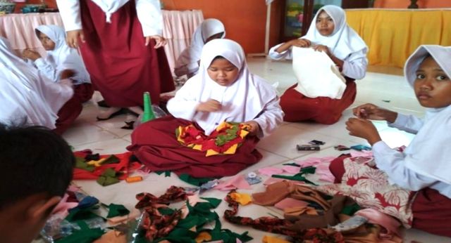 Aksi Kreatif Duta Sampah Edukasi Siswa Berinovasi Membuat Karya (10724)