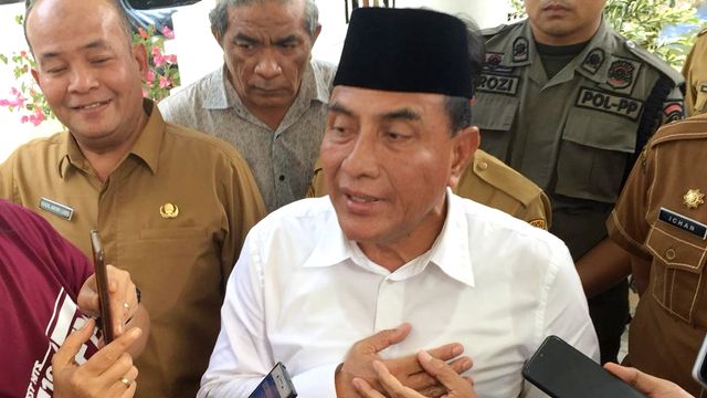 Gubernur Sumatera Utara Edy Rahmayadi saat menjawab pertanyaan wartawan di Kantor Gubernur Sumut, Senin (10/2). Foto: Rahmat Utomo/kumparan