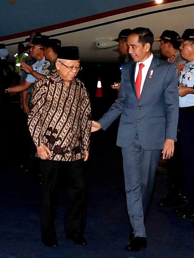 Presiden Joko Widodo disambut Wakil Presiden Ma'ruf Amin saat mendarat di Pangkalan TNI AU Halim Perdanakusuma, Jakarta, Senin (10/2). Foto: Rusman-Biro Pers Sekretariat Presiden