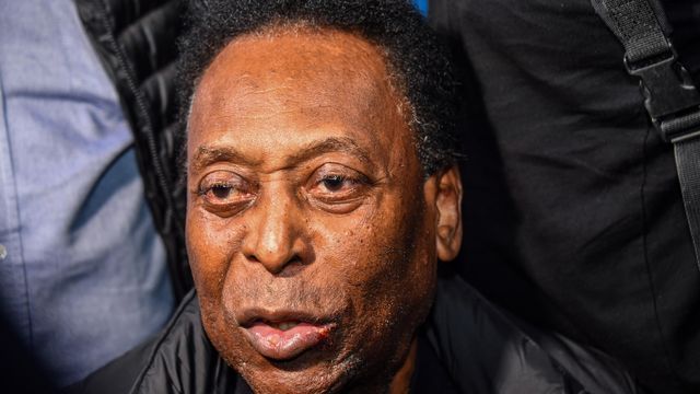 Pele merasa depresi karena kondisi kesehatannya. Foto: AFP/Nelson Almeida