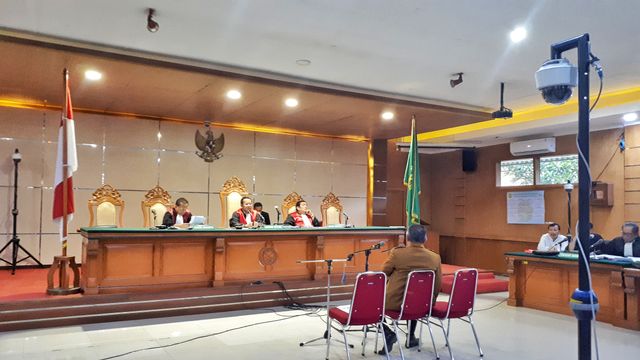 Saksi Ahli memberikan keterangan pada persidangan megaproyek Meikarta, Senin (10/2). (Foto: Assyifa)