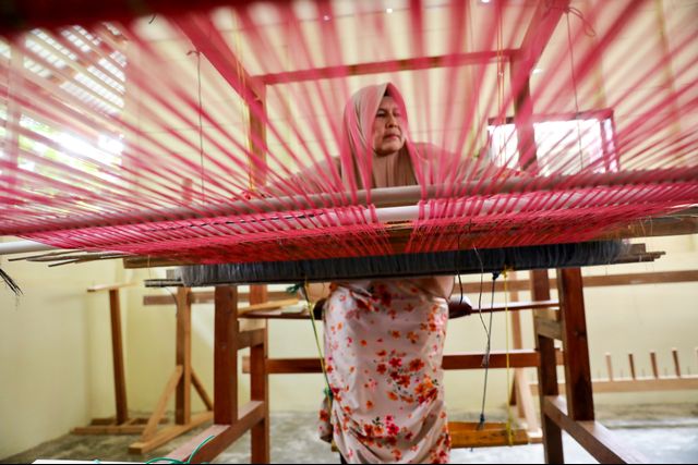 Perempuan Ahli Tenun, Penjaga Warisan Fashion Para Sultan Aceh (710567)