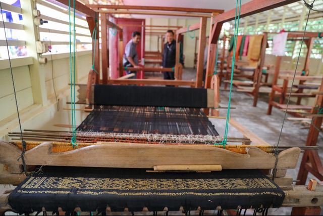 Perempuan Ahli Tenun, Penjaga Warisan Fashion Para Sultan Aceh (710568)