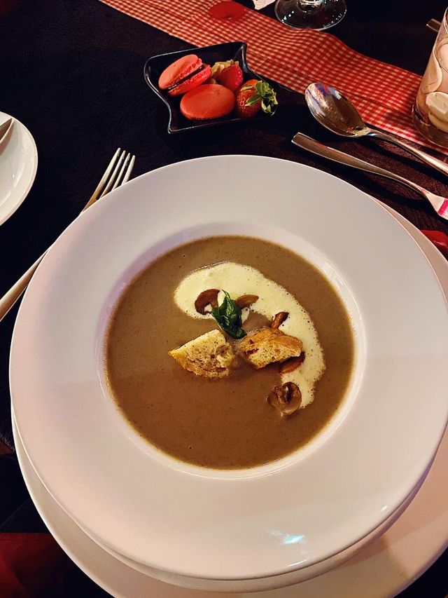 Valentine's Dinner Romantis di Pinggir Kolam ala JS Luwansa Hotel (71287)