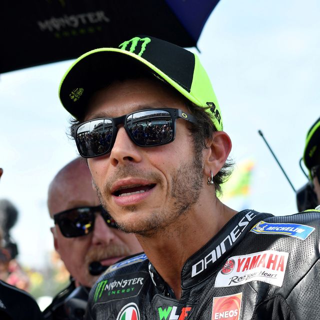 Valentino Rossi, pensiun atau lanjut di MotoGP? Foto:  REUTERS/Rafael Marrodan
