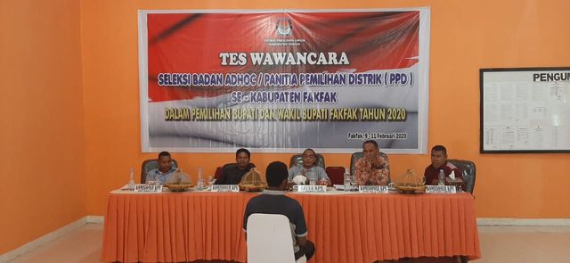 Tes Wawancara Peserta Oleh Komisioner KPU Fakfak, foto: Ifan