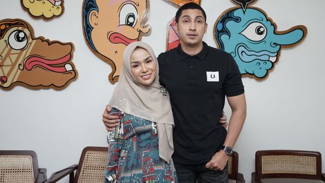 Medina Zein bersama suaminya Lukman Azhari