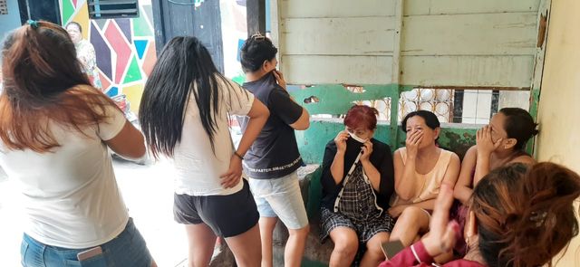 Pekerja seks di Lokalisasi Tanjung Batu Merah menunggu dipulangkan ke daerah asalnya (Foto: ist/ ambonnesia)