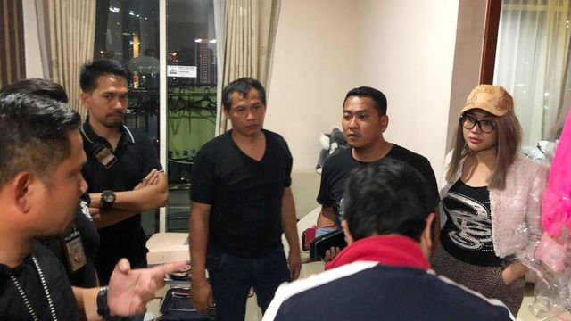 Foto: Gaya Lucinta Luna saat Ditangkap Polisi (209)