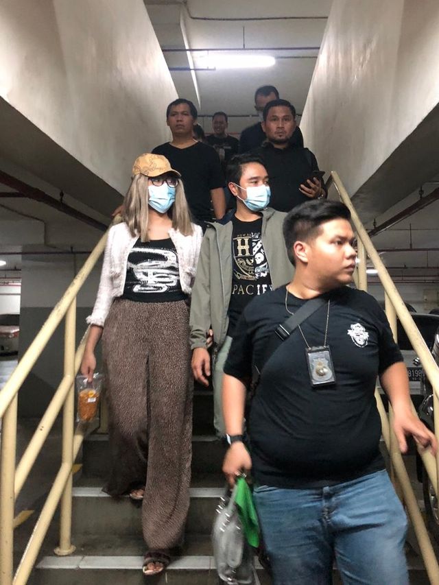Foto: Gaya Lucinta Luna saat Ditangkap Polisi (203)