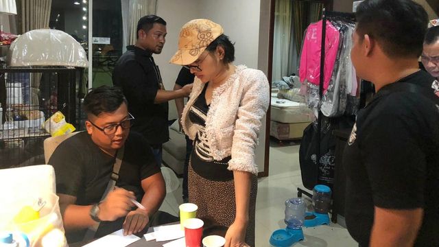 Foto: Gaya Lucinta Luna saat Ditangkap Polisi (207)