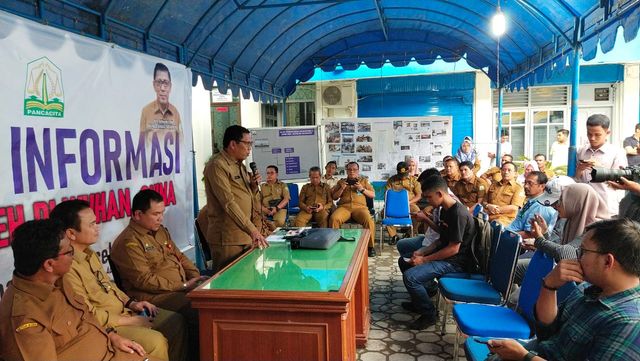 Konferensi pers di Posko Layanan Dinas Sosial Aceh. Dok. Humas Aceh