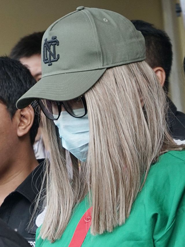 Tersangka Muhammad Fatah alias Lucinta Luna dihadirkan dalam rilis kasus narkotika di Halaman Polres Metro Jakarta Barat, Jakarta Barat, Rabu (12/2). Foto: Ronny