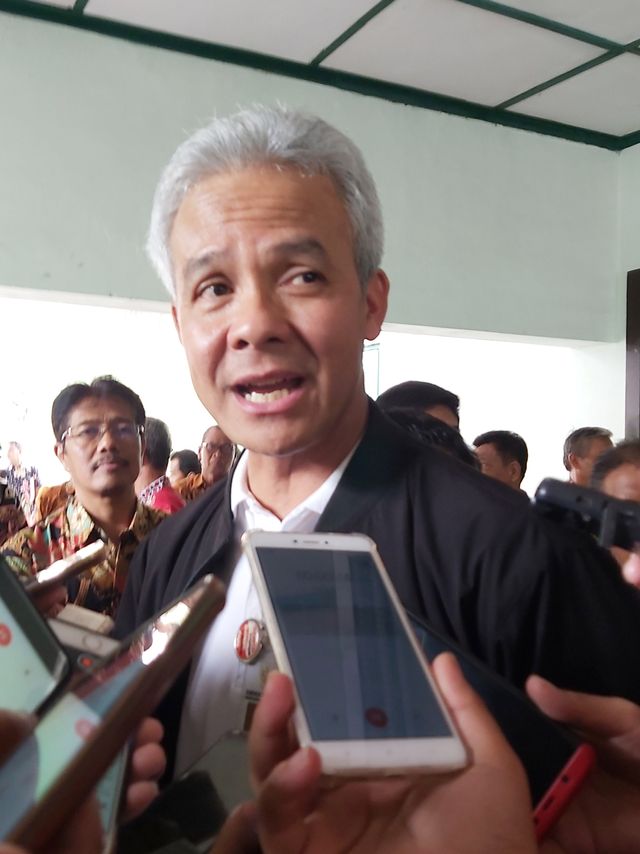 Gubernur Jateng Ganjar Pranowo di SMKN 8 Surakarta. Foto: Afiati Tsalitsati/Kumparan