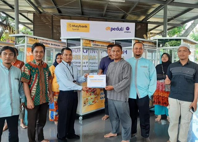 Tim DT Peduli Jakarta saat launching Grobak Barokah  bersama Maybank Syariah 