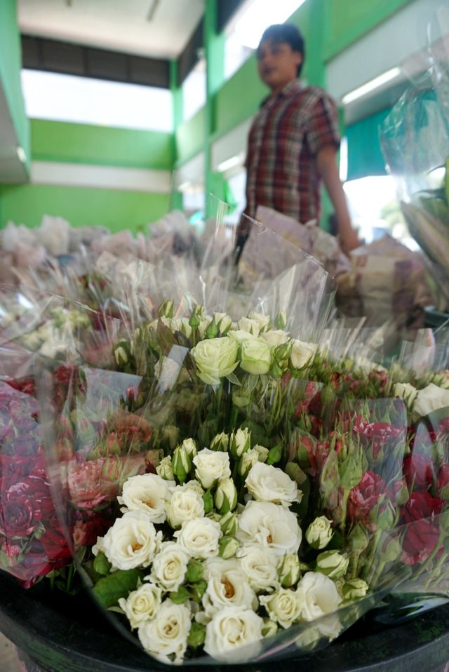 Bunga yang dijual di Pasar Rawa Belong, Jakarta Barat. Foto: Iqbal Firdaus/kumparan