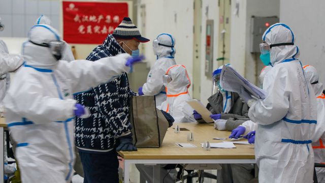 Tim medis Wuhan China virus corona pakaian hazmat