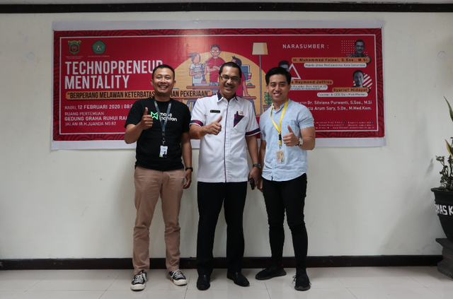 Dinas Perindustrian Kota Samarinda bersama Program Studi Ilmu Komunikasi Universitas Mulawarman menggelar sebuah seminar yang bertajuk ‘Technopreneur Mentality: Berperang Melawan Keterbatasan Lahan Pekerjaan’ pada Rabu (12/02) bertempat di Ruang Pertemuan Gedung Graha Ruhui Rahayu, Jalan Ir. H. Juanda No. 82, Samarinda. | Photo by Karja/Nadya