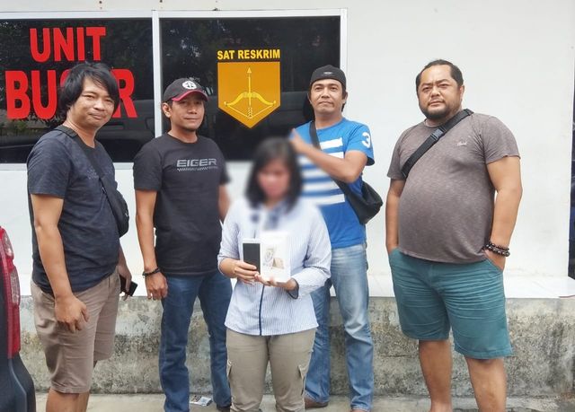 Pelaku beserta barang bukti saat diamankan Tim Buser Polres Pangkalpinang.